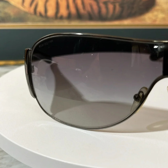 PRADA SHEILD AVIATOR UNISEX SUNGLASSES WITH CASE. 90s VINTAGE AND RARE IN EUC - Picture 15 of 16